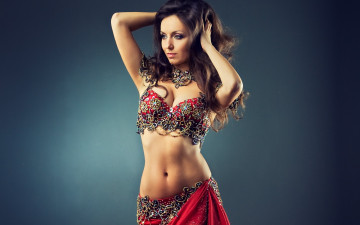 Картинка девушки -unsort+ брюнетки +шатенки волосы танцовщица взгляд макияж костюм девушка фон руки