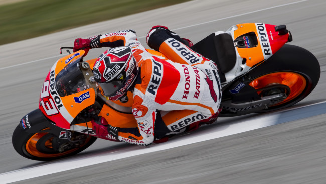 Обои картинки фото спорт, мотоспорт, трасса, экипировка, гонщик, байк