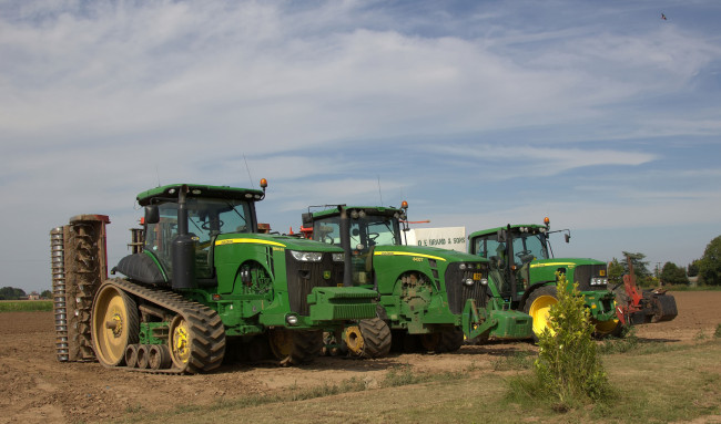 Обои картинки фото техника, тракторы на гусенецах, трактор