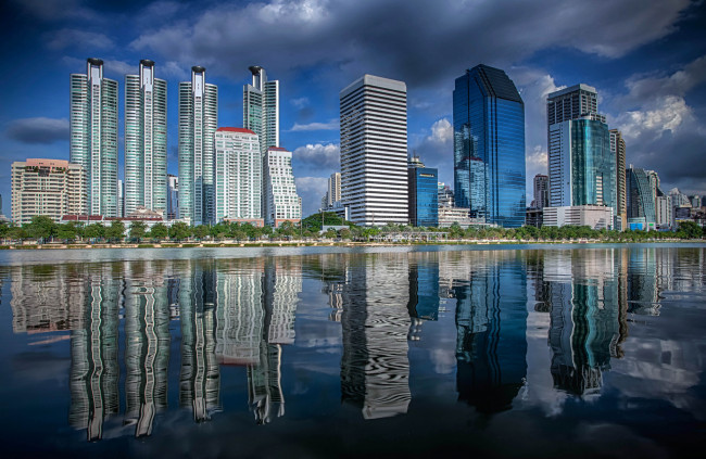 Обои картинки фото bangkok city, города, бангкок , таиланд, отражение, океан, небоскребы