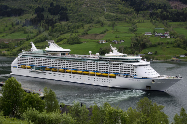 Обои картинки фото explorer of the seas, корабли, лайнеры, лайнер, круизный