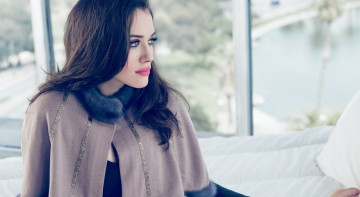 Картинка девушки -unsort+ брюнетки темноволосые cat dennings окно пальто шатенка