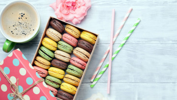 Картинка еда макаруны печенье ассорти кофе лакомство