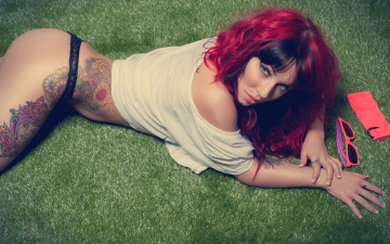 Картинка emma+howes девушки emma howes девушка рыжеволосая красотка пирсинг макияж поза причёска крашеная флирт стройная сексуальная татуировка тату