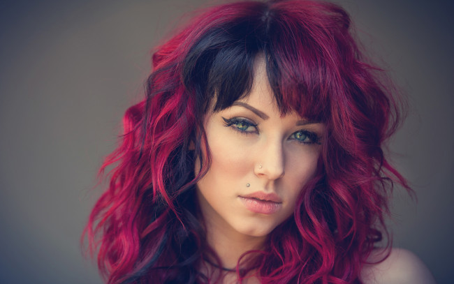 Обои картинки фото emma howes, девушки, emma, howes, портрет, лицо, девушка, рыжеволосая, красотка, пирсинг, макияж, поза, причёска, крашеная, флирт