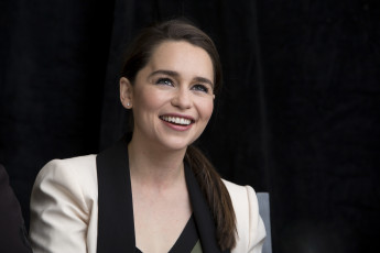 Картинка девушки emilia+clarke эмилия кларк актриса брюнетка знаменитости женщины улыбка