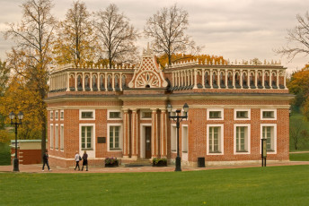 Картинка города москва россия деревья трава облака