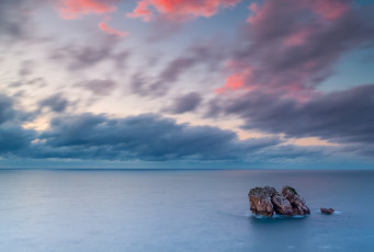 Картинка природа моря океаны море скала гладь