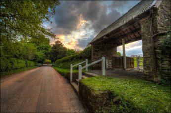 Картинка природа дороги лесенка ворота деревья кустарник дорога