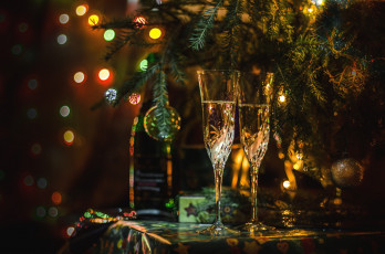 Картинка праздничные угощения бокалы