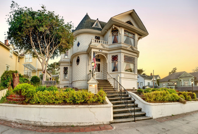 Обои картинки фото города, - здания,  дома, частный, дом, улица, флаг