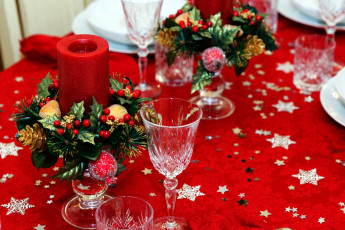 Картинка праздничные сервировка бокалы свечи