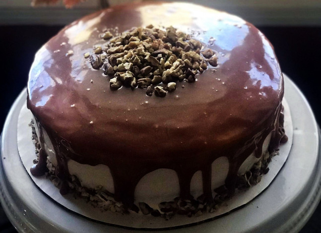 Обои картинки фото еда, торты, глазурь, торт, орехи