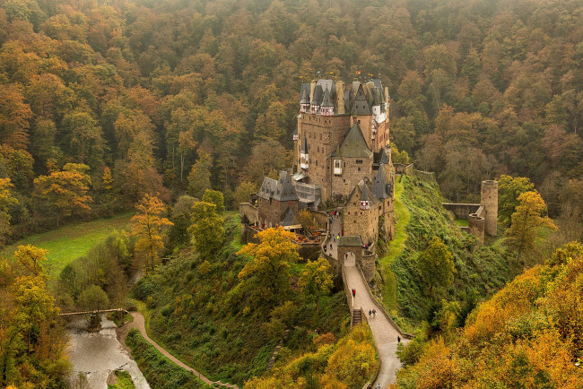 Обои картинки фото medieval castle eltz, города, замки германии, простор