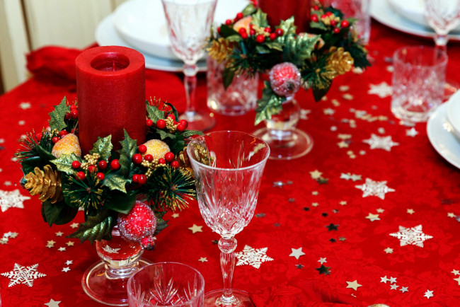 Обои картинки фото праздничные, сервировка, бокалы, свечи