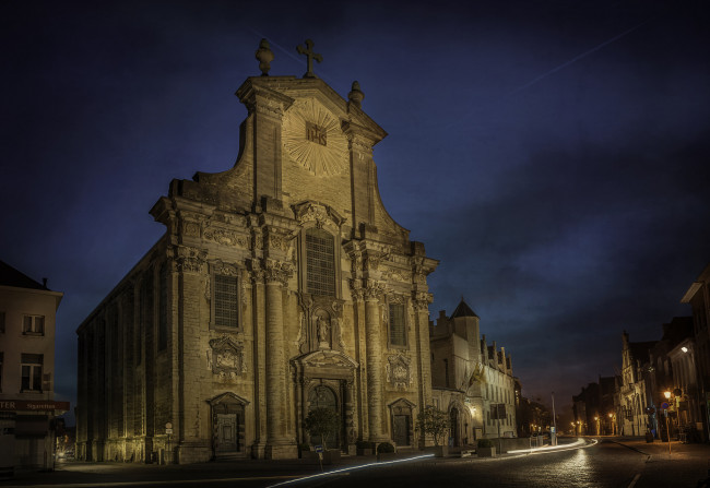 Обои картинки фото mechelen,  veemarkt, города, - католические соборы,  костелы,  аббатства, простор