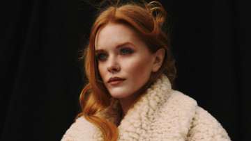 Картинка abigail+cowan девушки -unsort+ лица +портреты шуба лицо рыжая abigail cowan