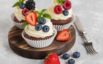 Картинка еда пирожные +кексы +печенье капкейки кексы крем ягоды черника клубника