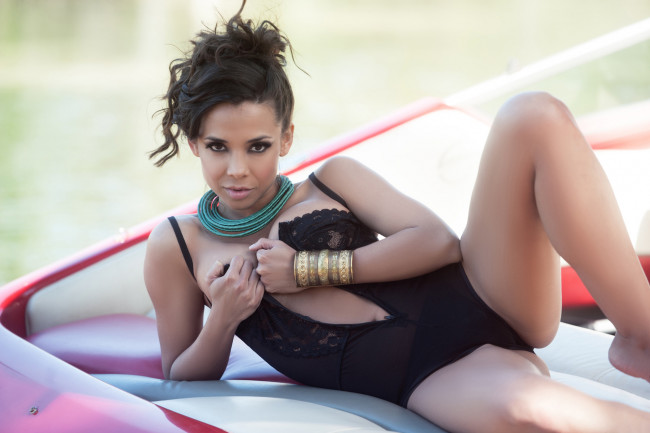 Обои картинки фото marga cifuentes, девушки, marga, cifuentes, девушка, модель, брюнетка, красотка, поза, флирт, стройная, сексуальная, фигура