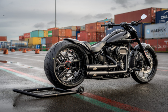 Обои картинки фото мотоциклы, harley-davidson, softail, breakout, customized, custombikes, fusions