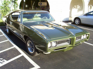 Картинка автомобили выставки уличные фото