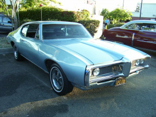 Картинка автомобили выставки уличные фото