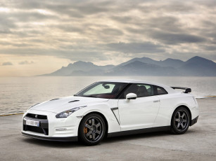 Картинка автомобили nissan datsun