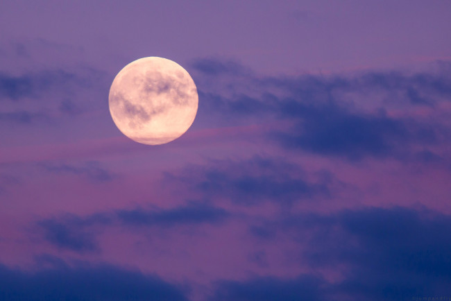 Обои картинки фото космос, луна, облака, небо, полнолуние