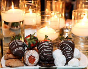 Картинка еда мороженое +десерты десерт печенье свечи клубника