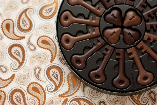 Обои картинки фото еда, конфеты,  шоколад,  сладости, шоколад, ключи