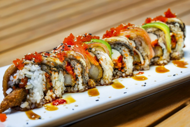 Обои картинки фото еда, рыба,  морепродукты,  суши,  роллы, икра, роллы, рис