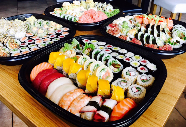 Обои картинки фото еда, рыба,  морепродукты,  суши,  роллы, суши, роллы, имбирь, наборы, ассорти