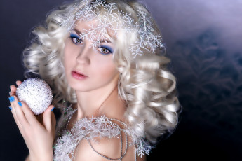 Картинка девушки -+снегурочки локоны снежинки