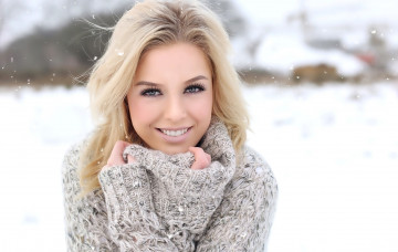 Картинка девушки -+блондинки +светловолосые свитер улыбка