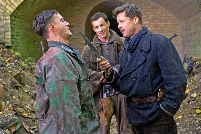 Обои картинки фото кино фильмы, inglourious basterds, мужчины, оружие