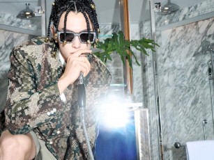 Картинка wang+hedi+ dylan+wang мужчины косички очки пиджак душ