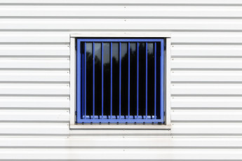 Картинка разное сооружения +постройки окно решетка