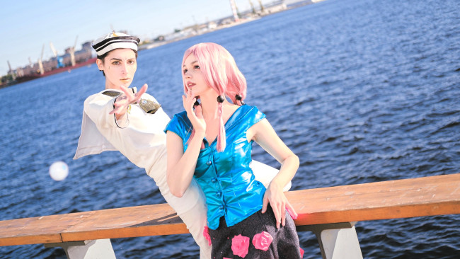 Обои картинки фото девушки, карина салахутдинова , tenletters, образы, костюмы, наряды, косплей, перила, город, река