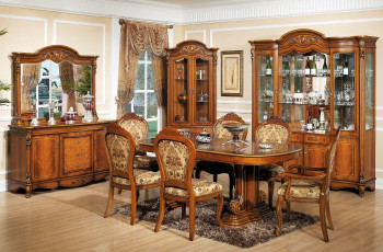 Картинка интерьер столовая стол стулья буфет зеркало посуда