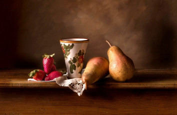 Картинка еда натюрморт чашка клубника груши