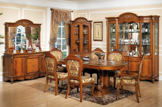 Обои картинки фото интерьер, столовая, стол, стулья, буфет, зеркало, посуда