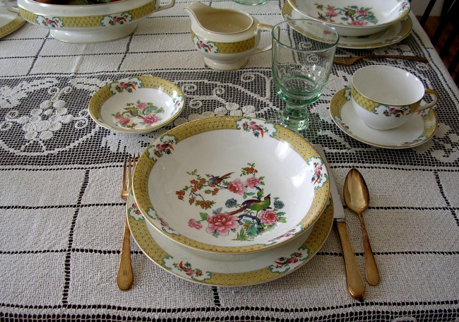 Обои картинки фото разное, посуда, столовые, приборы, кухонная, утварь, бокал, тарелки, нож, вилка, ложка