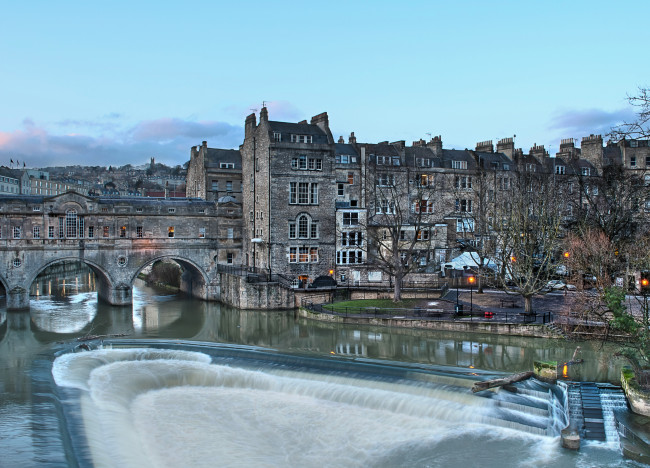 Обои картинки фото pulteney, bridge, in, bath, england, города, улицы, площади, набережные, река, мост, дома, водоворот