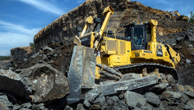 Обои картинки фото komatsu d375a bulldozer, техника, бульдозеры, мощь, ковш, карьер, бульдозер