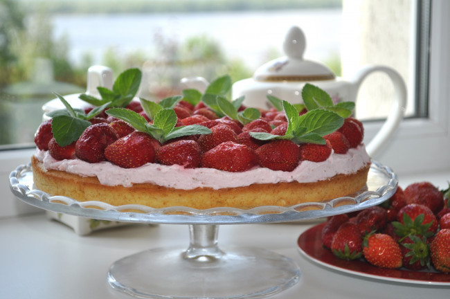 Обои картинки фото еда, торты, клубника