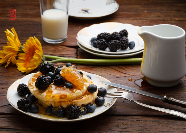 Обои картинки фото еда, пирожные,  кексы,  печенье, вафли, мед, ягоды