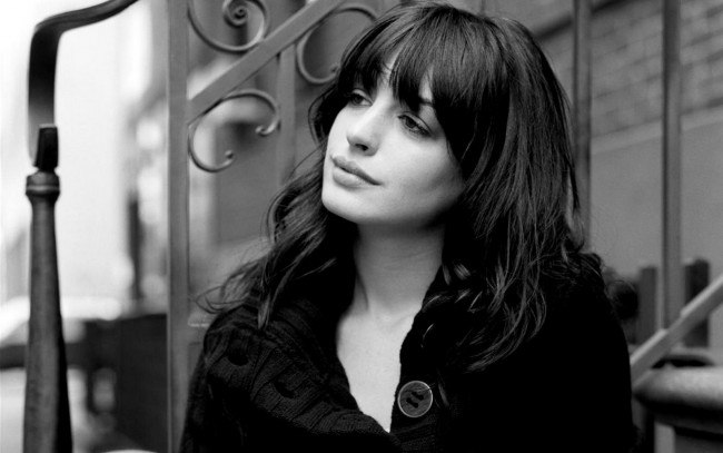 Обои картинки фото девушки, anne hathaway, актриса, лицо, кофта