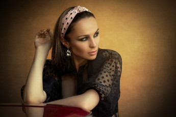 Картинка девушка+-+girl девушки -+лица +портреты девушка женщина брюнетка темноволосая сексуальная модель звезда позирует разная обувь верхняя стильная одежда нижнее эротическое бельё трусы лифчик колготки чулки аксессуары макияж и множество элементов на фотографии