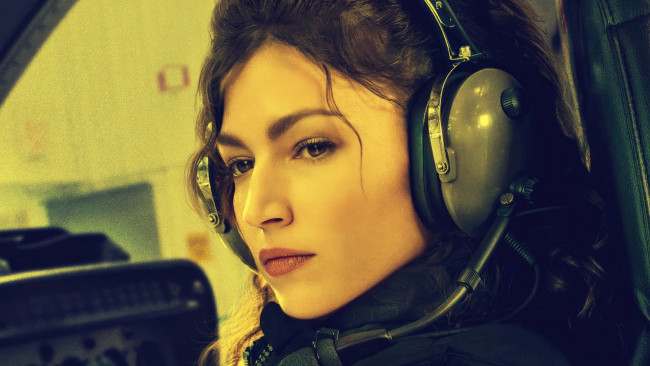 Обои картинки фото lift, кино фильмы, воздушное, ограбление, ursula, corbero, camila