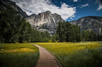 Картинка природа дороги дорожка трава горы поле скалы